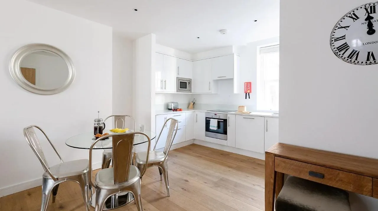 Urban Stay Lovat Lane Apartments London