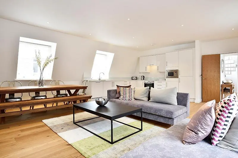 Urban Stay Lovat Lane Apartments London